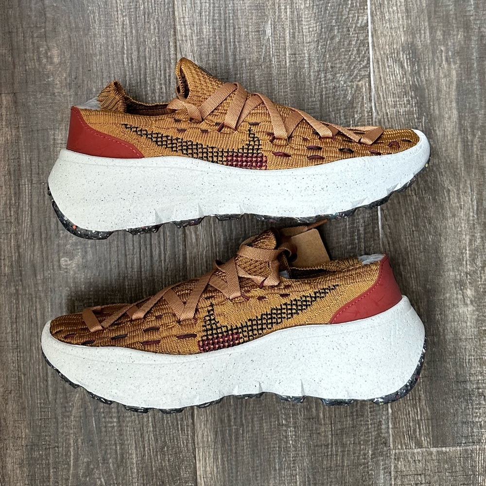 BRAND NEW with tags NIKE SPACE HIPPIE 04 Wheat / Black / Dark Beetroot 7.5